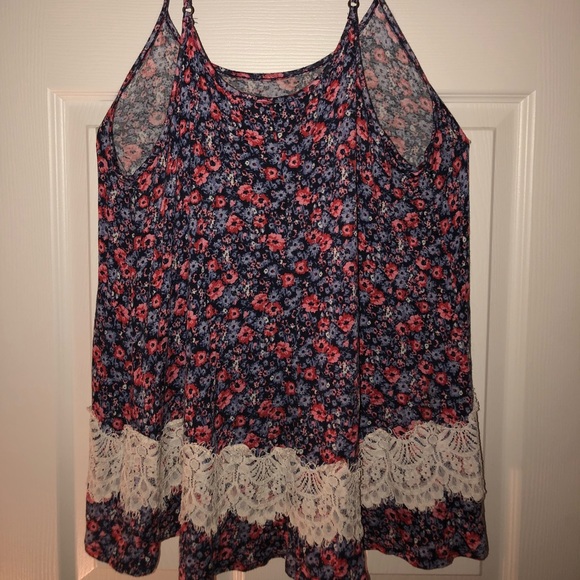 Flower tank with adjustable straps. - Picture 2 of 3